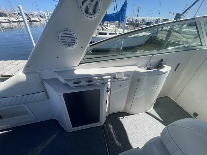 Slide: The Image of Monterey 322 Cruiser 2005 - 10