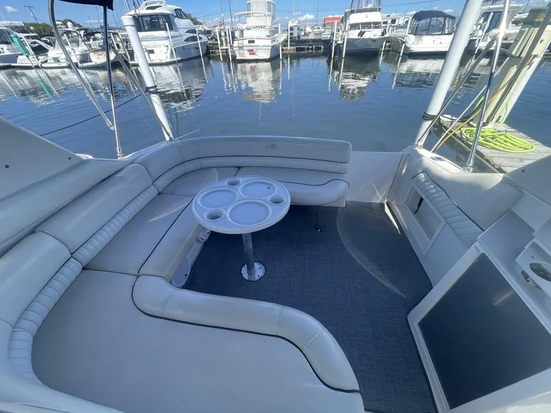 Slide: The Image of Monterey 322 Cruiser 2005 - 11