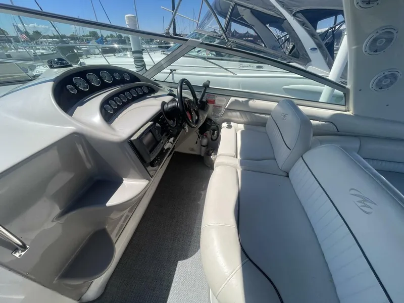 Slide: The Image of Monterey 322 Cruiser 2005 - 13
