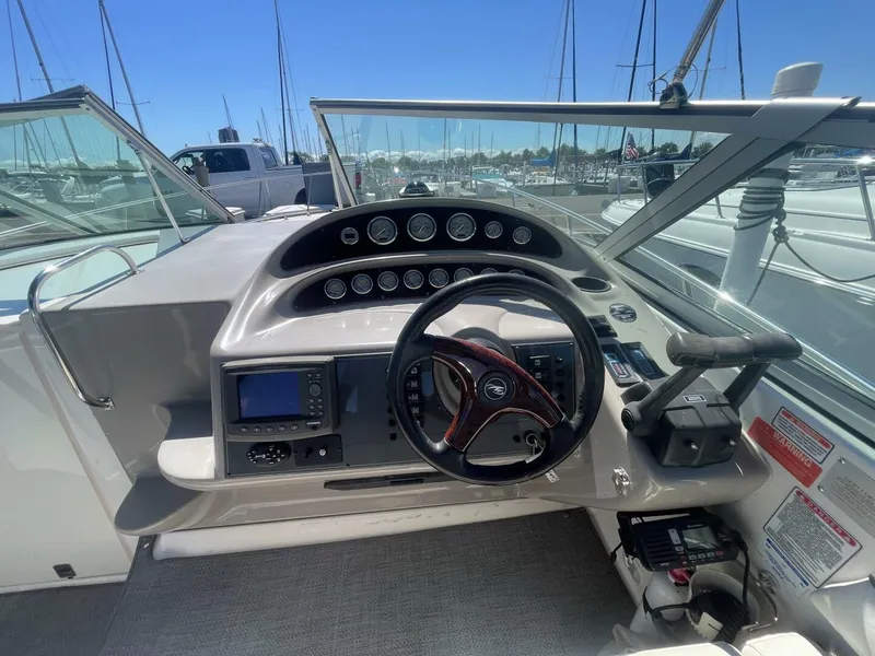 Slide: The Image of Monterey 322 Cruiser 2005 - 14