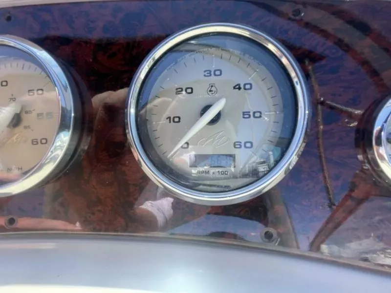 Slide: The Image of Monterey 322 Cruiser 2005 - 17