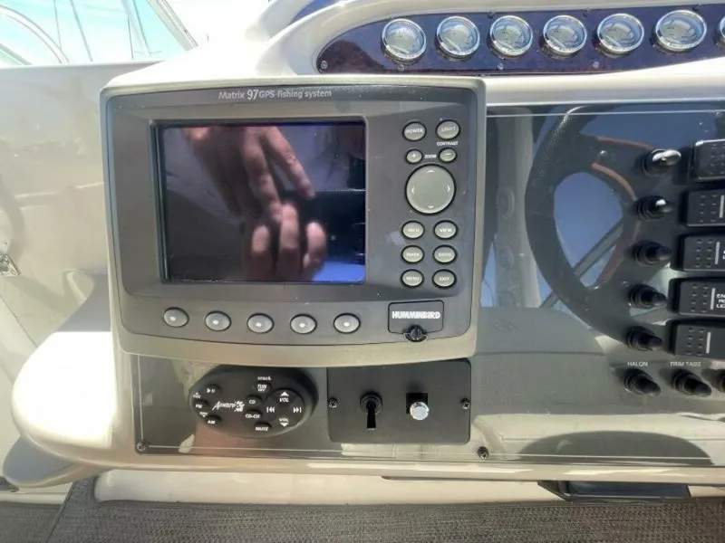 Slide: The Image of Monterey 322 Cruiser 2005 - 18