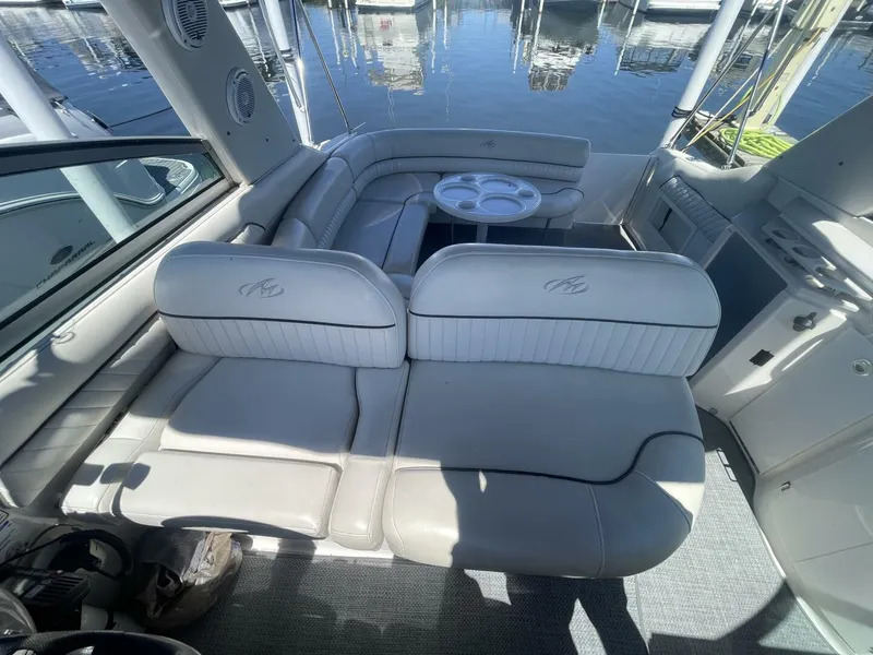 Slide: The Image of Monterey 322 Cruiser 2005 - 23
