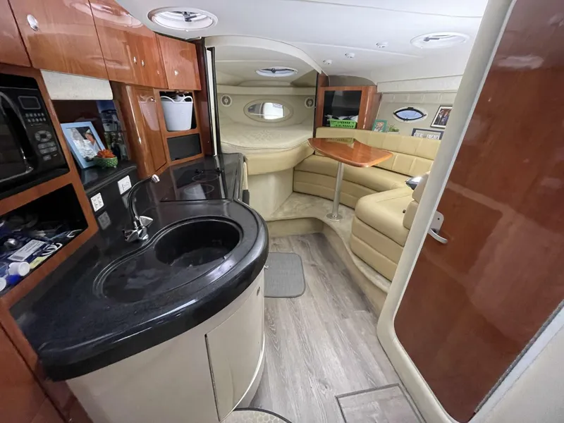 Slide: The Image of Monterey 322 Cruiser 2005 - 25