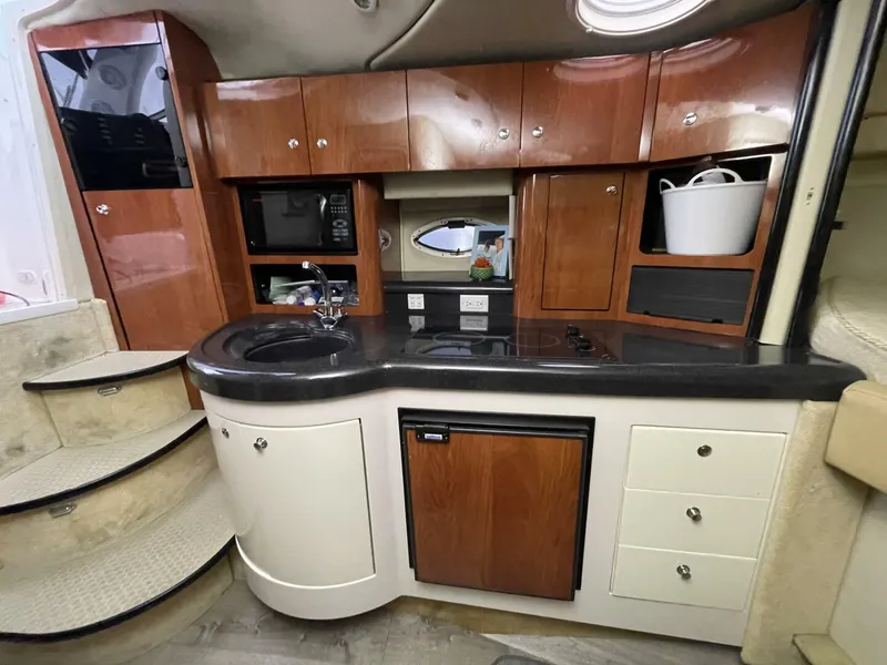 Slide: The Image of Monterey 322 Cruiser 2005 - 27