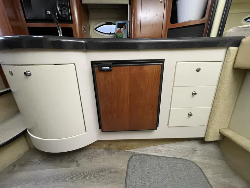 Slide: The Image of Monterey 322 Cruiser 2005 - 28