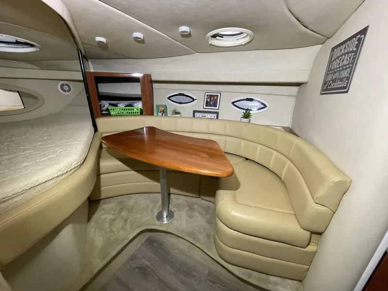Slide: The Image of Monterey 322 Cruiser 2005 - 29