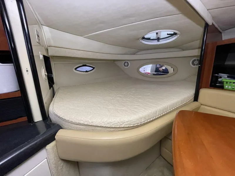 Slide: The Image of Monterey 322 Cruiser 2005 - 30