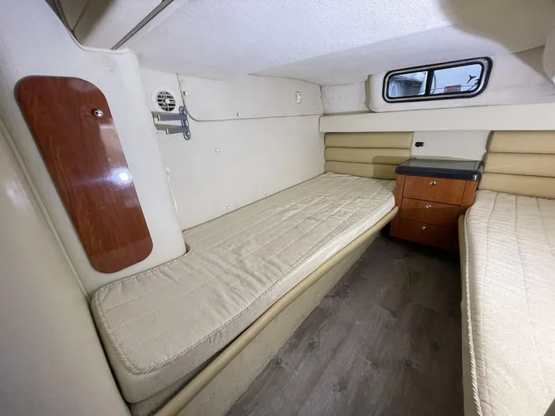 Slide: The Image of Monterey 322 Cruiser 2005 - 33