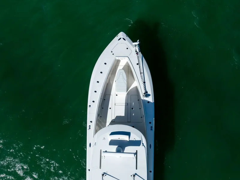 Slide: The Image of SeaVee 390Z 2022 - 12