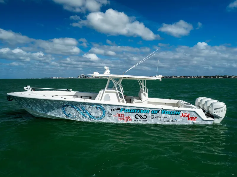 Slide: The Image of SeaVee 390Z 2022 - 15