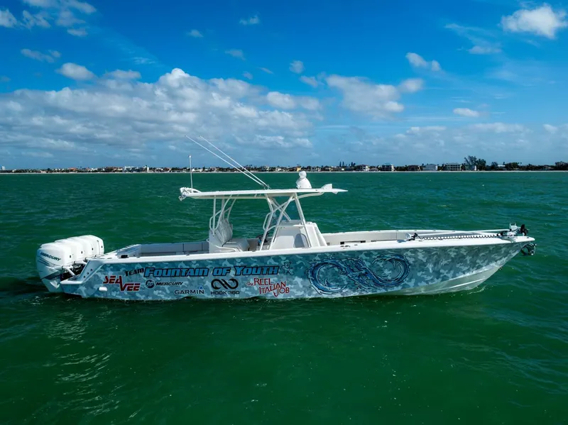 Slide: The Image of SeaVee 390Z 2022 - 18