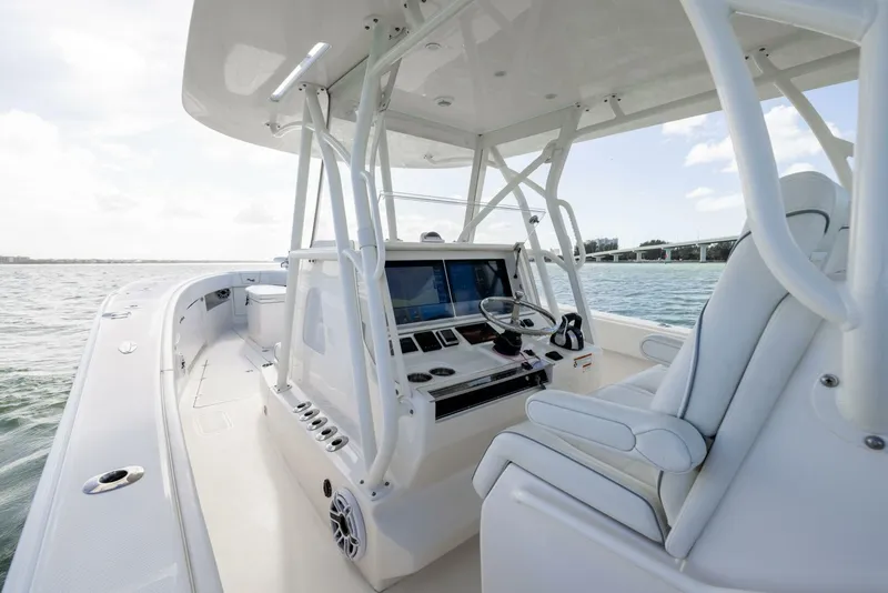 Slide: The Image of SeaVee 390Z 2022 - 32
