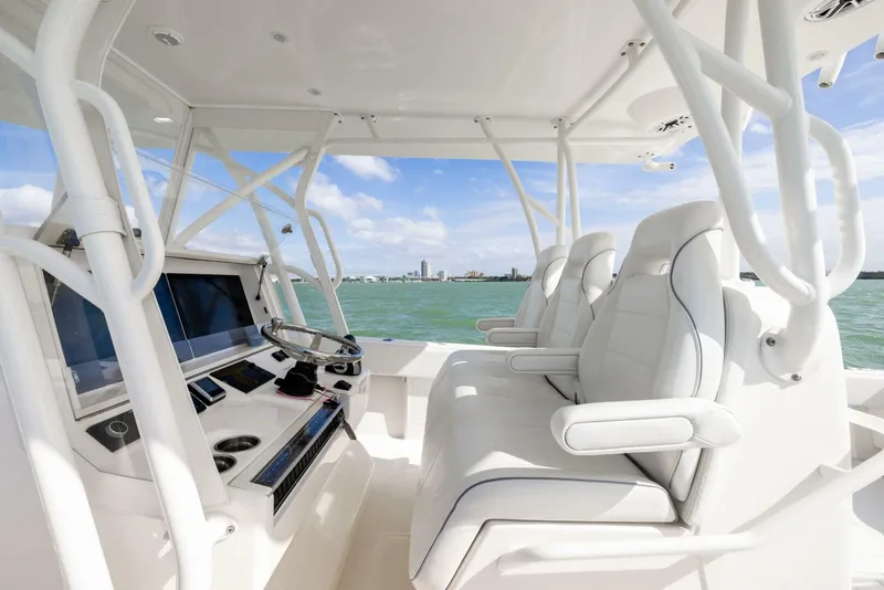 Slide: The Image of SeaVee 390Z 2022 - 35