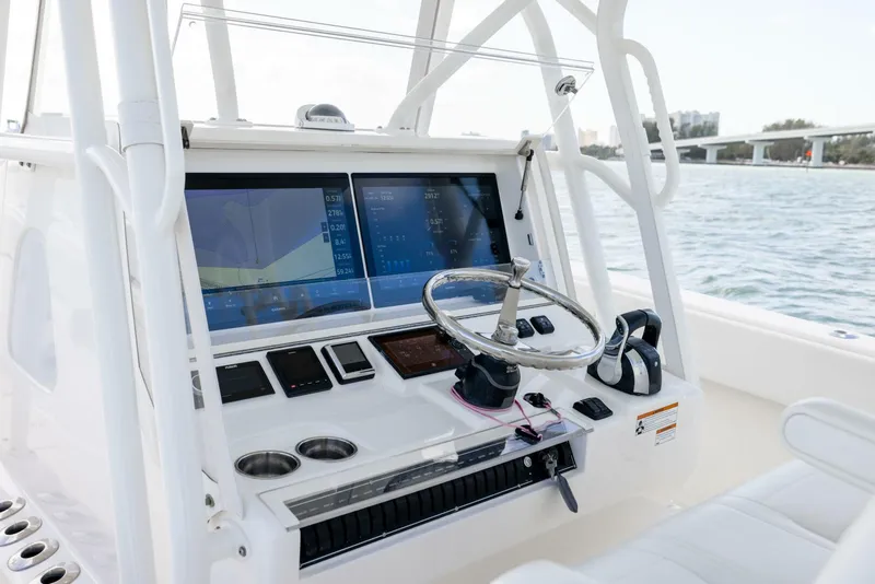 Slide: The Image of SeaVee 390Z 2022 - 38