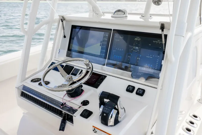 Slide: The Image of SeaVee 390Z 2022 - 40