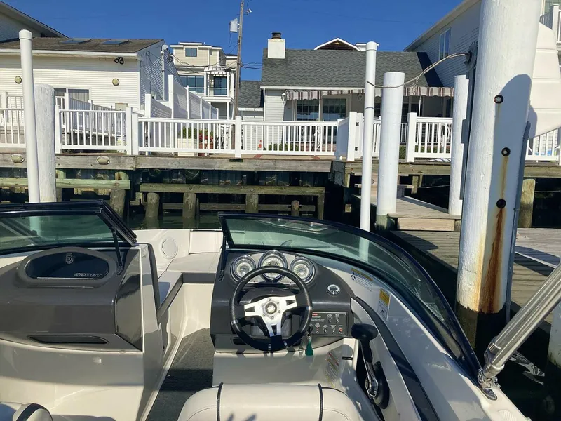 Slide: The Image of Sea Ray 190 Sport 2012 - 12
