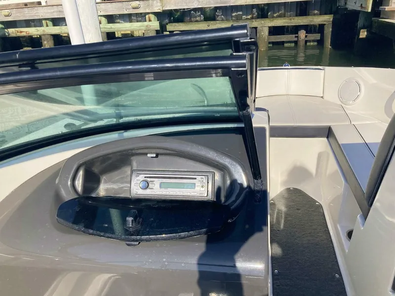 Slide: The Image of Sea Ray 190 Sport 2012 - 23