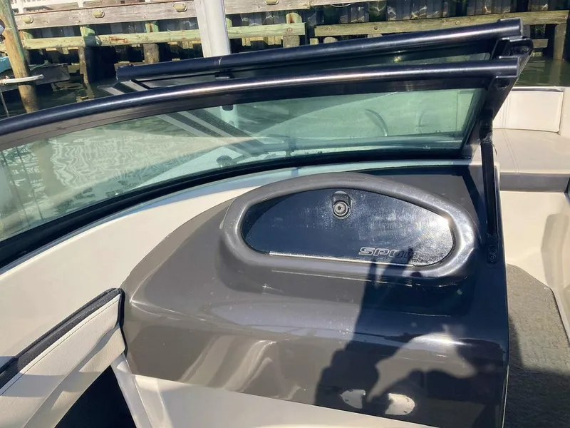 Slide: The Image of Sea Ray 190 Sport 2012 - 24