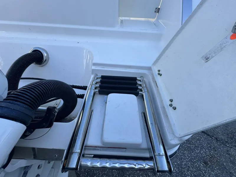 Slide: The Image of Robalo R270 Center Console 2023 - 10