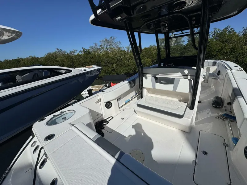 Slide: The Image of Robalo R270 Center Console 2023 - 13