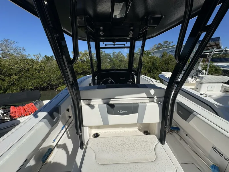 Slide: The Image of Robalo R270 Center Console 2023 - 14