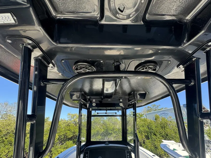 Slide: The Image of Robalo R270 Center Console 2023 - 15
