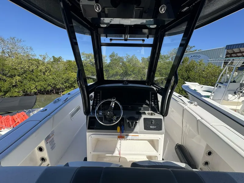 Slide: The Image of Robalo R270 Center Console 2023 - 17