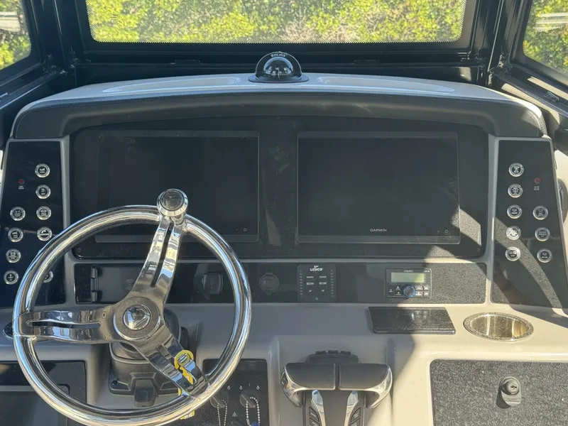 Slide: The Image of Robalo R270 Center Console 2023 - 18
