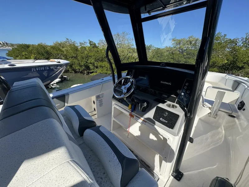 Slide: The Image of Robalo R270 Center Console 2023 - 20