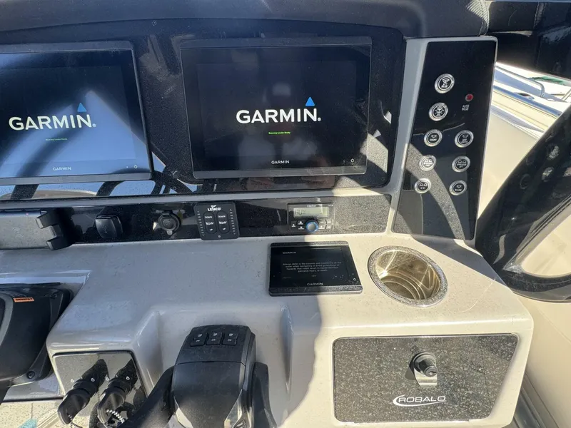 Slide: The Image of Robalo R270 Center Console 2023 - 21