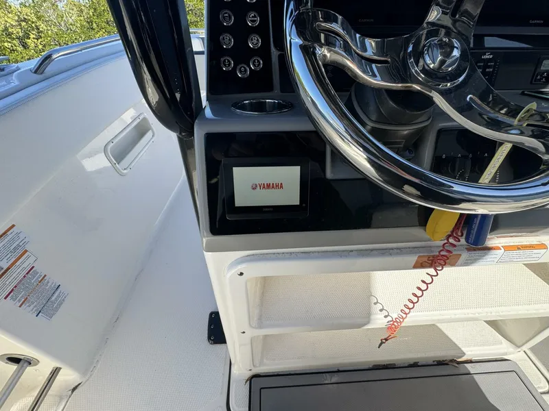 Slide: The Image of Robalo R270 Center Console 2023 - 22
