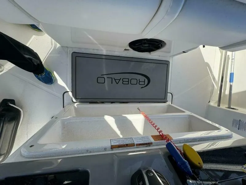 Slide: The Image of Robalo R270 Center Console 2023 - 28