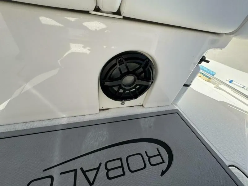 Slide: The Image of Robalo R270 Center Console 2023 - 29