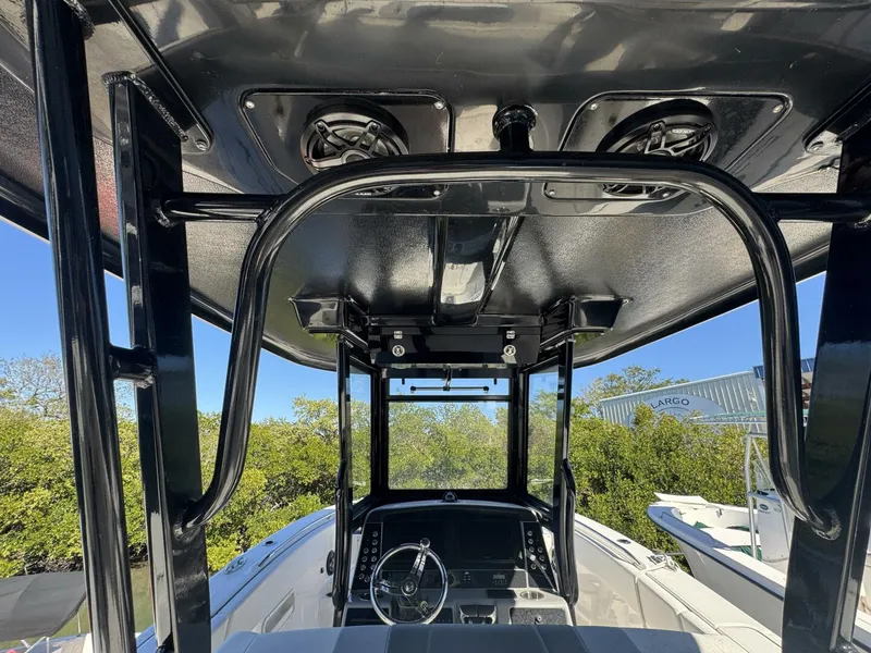 Slide: The Image of Robalo R270 Center Console 2023 - 30