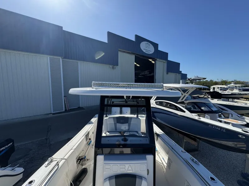 Slide: The Image of Robalo R270 Center Console 2023 - 43