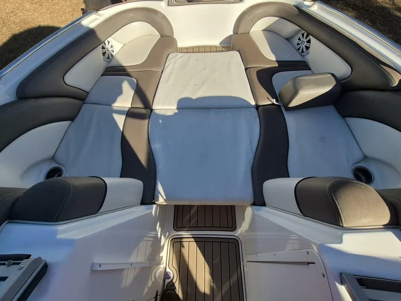 Slide: The Image of Yamaha 242 Limited S 2011 - 10
