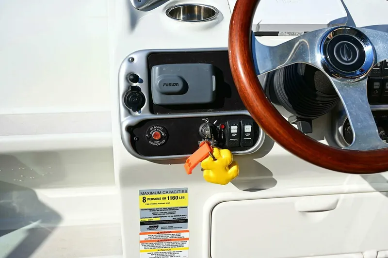 Slide: The Image of Crownline Boats 236 SC 2015 - 102