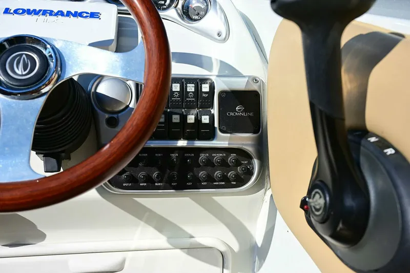 Slide: The Image of Crownline Boats 236 SC 2015 - 105
