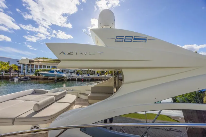 Slide: The Image of Azimut 68S 2009 - 2