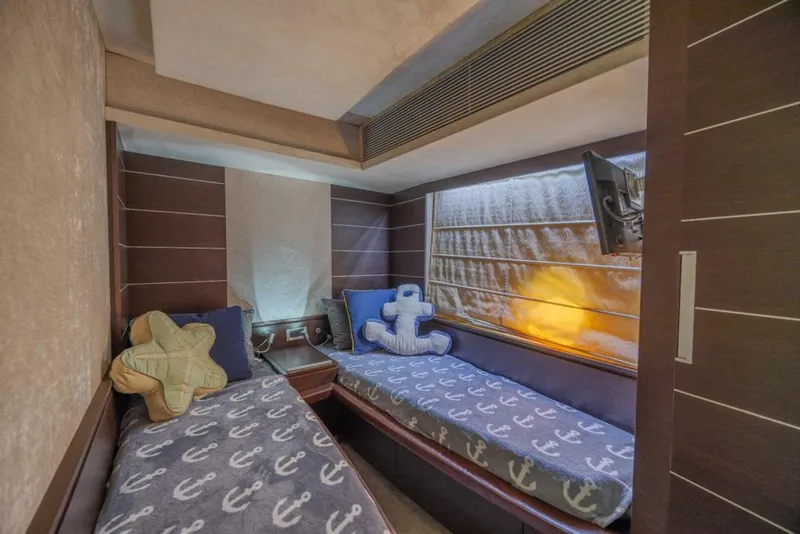 Slide: The Image of Azimut 68S 2009 - 20