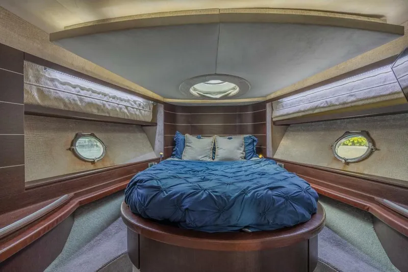 Slide: The Image of Azimut 68S 2009 - 21