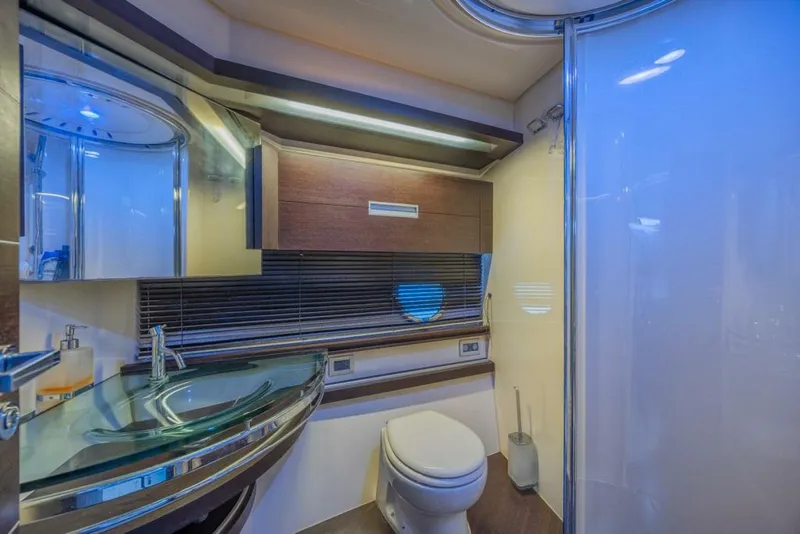 Slide: The Image of Azimut 68S 2009 - 22