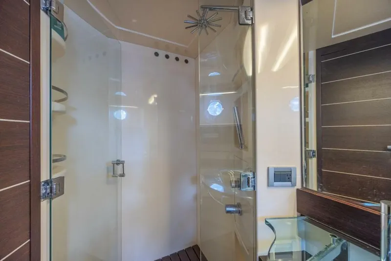 Slide: The Image of Azimut 68S 2009 - 23