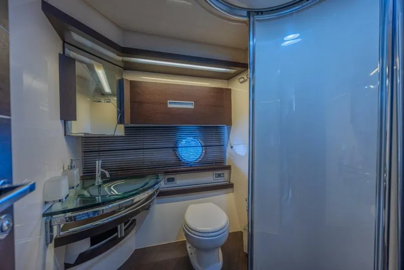 Slide: The Image of Azimut 68S 2009 - 28