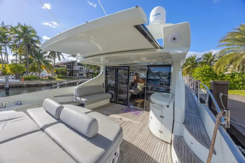Slide: The Image of Azimut 68S 2009 - 6