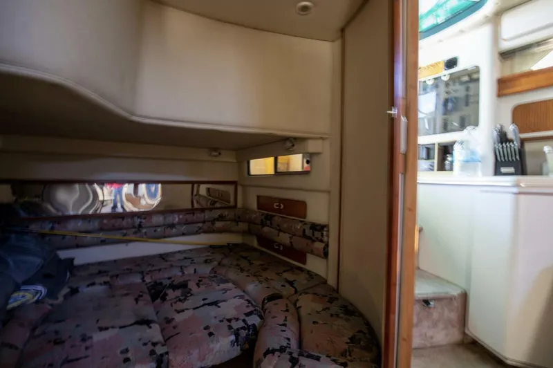 Slide: The Image of Sea Ray 420 Sundancer 1990 - 21