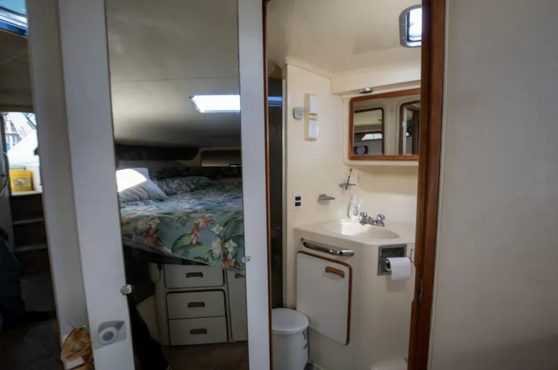 Slide: The Image of Sea Ray 420 Sundancer 1990 - 27
