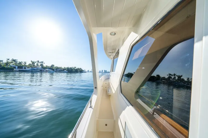 Slide: The Image of Offshore 72 Pilothouse 2006 - 15