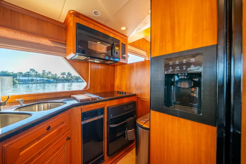 Slide: The Image of Offshore 72 Pilothouse 2006 - 29